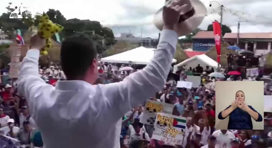 Las celebraciones del Bicentenario de la Anexión estuvieron empañadas de varios momentos bochornosos del presidente.
