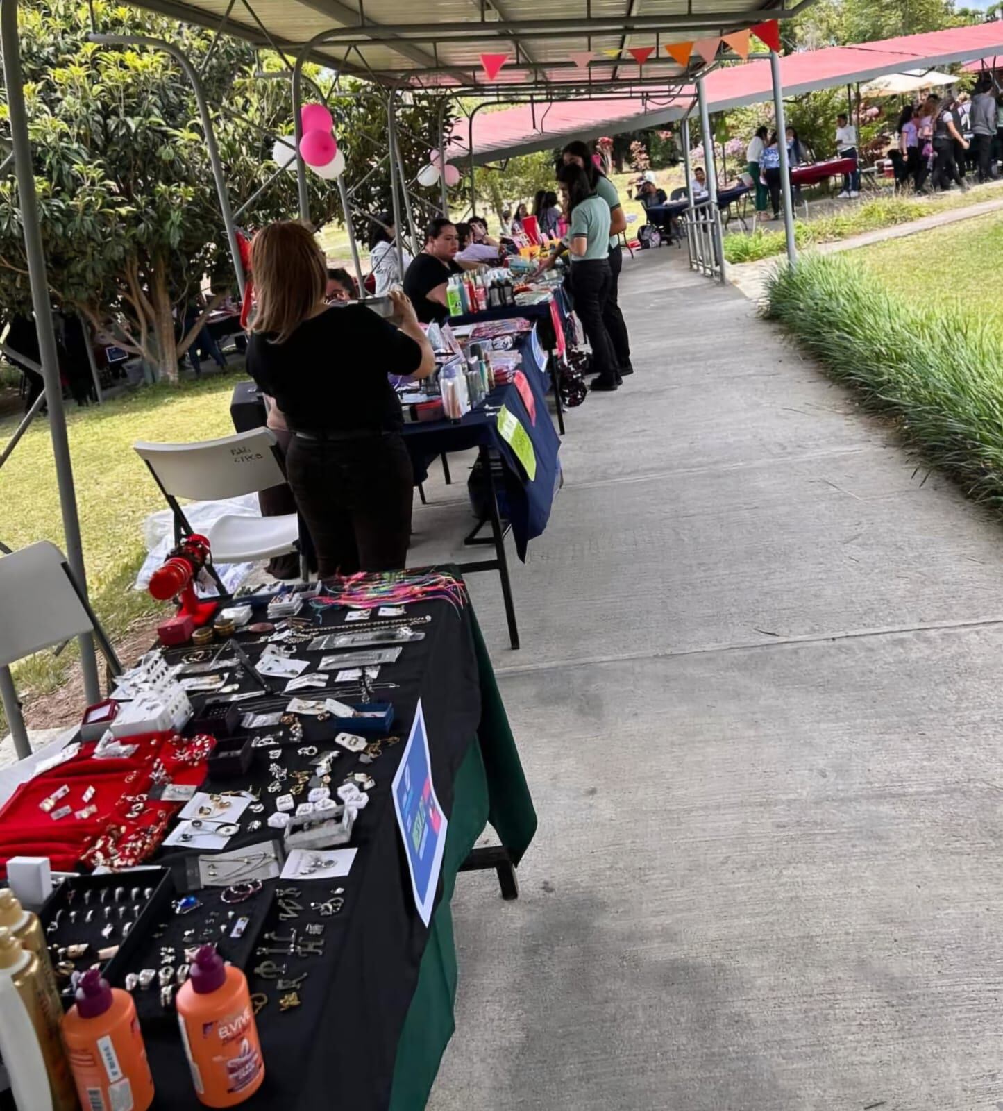 Feria de emprendedores en el CTP Calle Blancos