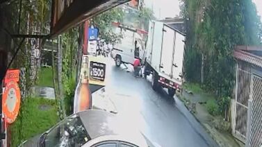 Vea el susto que se llevó acompañante durante un choque