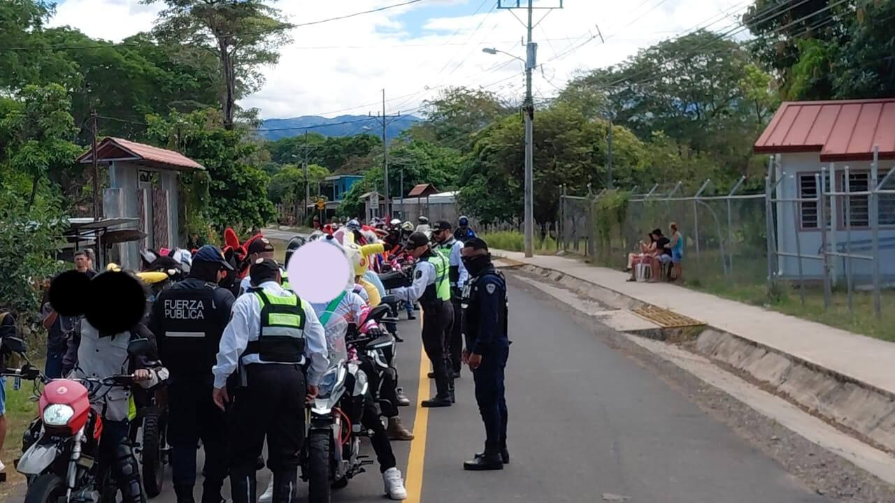 Operativo de Policía de Tránsito en Esparza. Foto Mopt.
