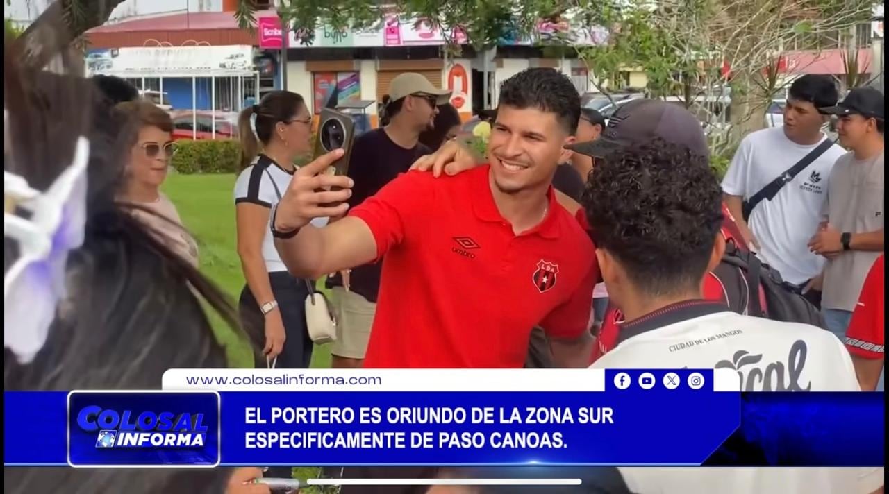 Bayron Mora fue recibido a lo grande en el Parque de Ciudad Neily tras salir campeón con Alajuelense.