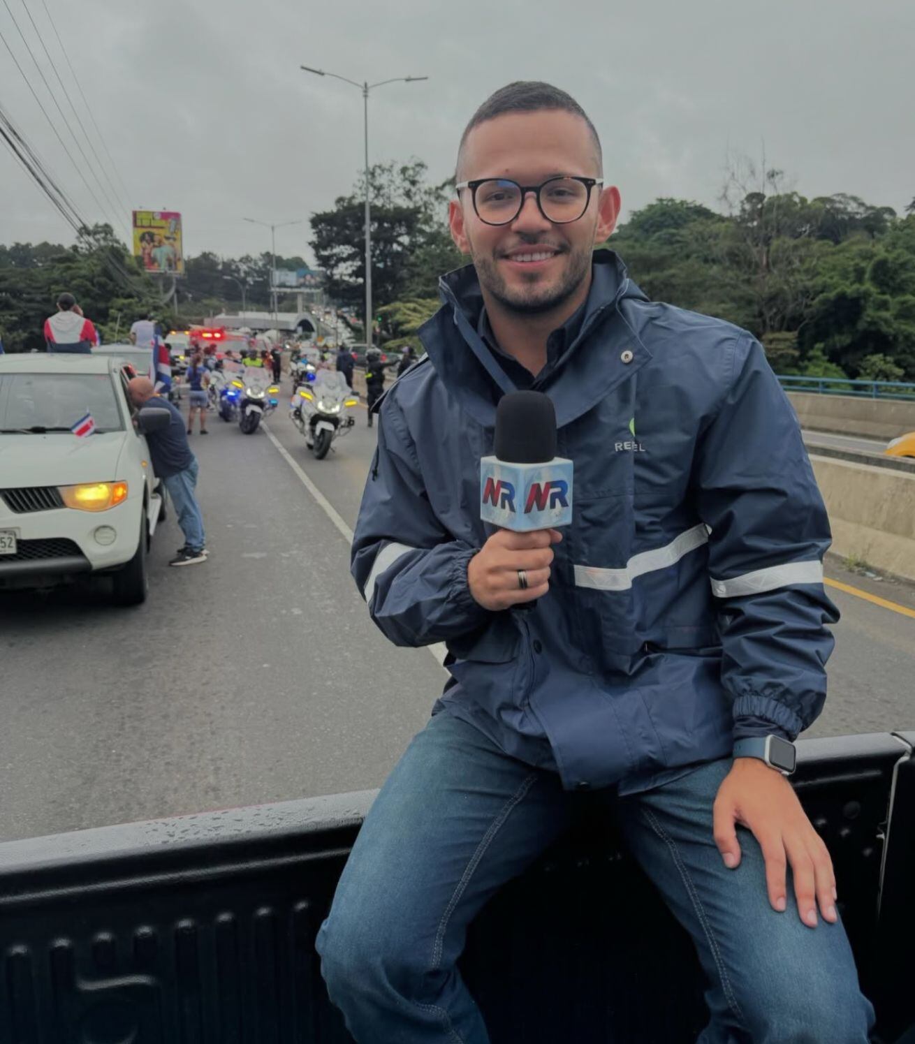 Fabricio Quirós Zúñiga, vecino de Guadalupe de Cartago, de 26 años, llegó a Noticias Repretel hace siete meses, tras su paso por medios como Monumental y Teletica, donde fue pasante.