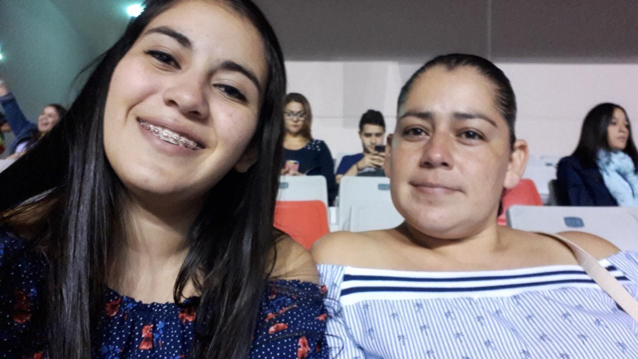 Arlyn Jiménez y Ginia Monge están muy emocionadas porque podrán ir al concierto de Chayanne.