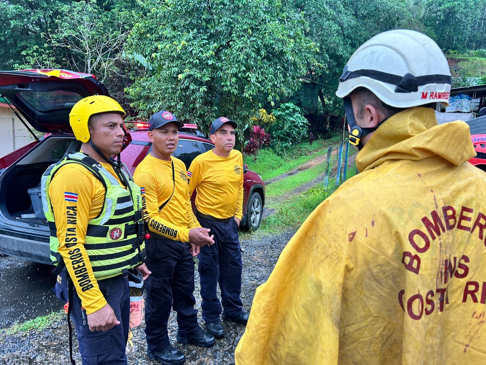 Un deslizamiento en San Luis de Florencia, en San Carlos, zona norte del país, este afectó una casa en la que viven tres personas. Foto: Bomberos