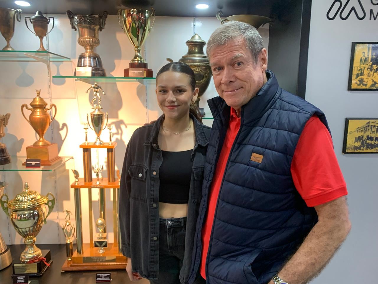 Alejandro González, exportero de Alajuelense, disfruta junto a su familia tras recuperarse del cáncer