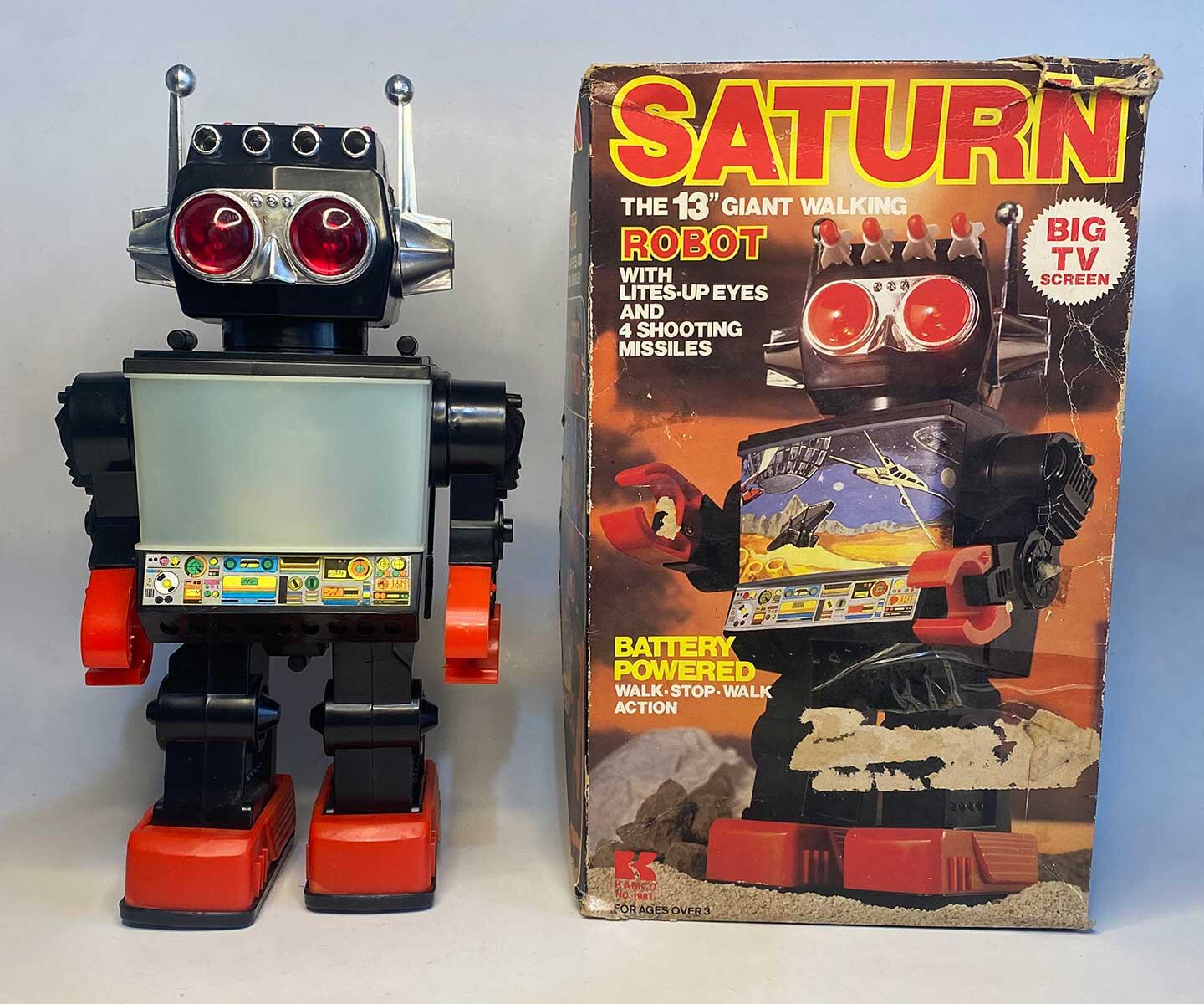 Joaquín Brenes Murillo, vecino de Desamparados de Alajuela, quien colecciona juguetes de los sesentas, setentas y ochentas, justo la época en que él fue niño y que con tanto cariño recuerda los juguetes que tuvo.