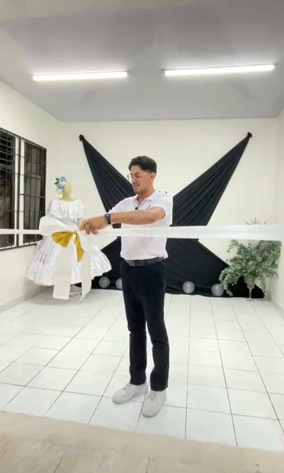 Abraham Sevilla dejó atrás su vida en Nicaragua, y al regresar a Costa Rica abrió “Xitlaly Academia de Baile” en San José