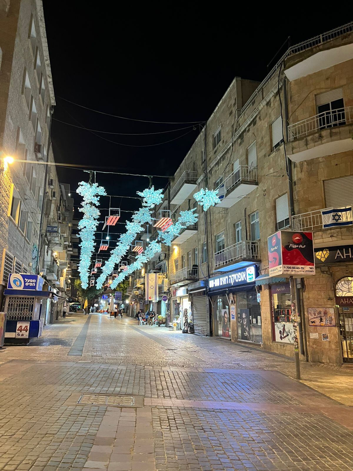 Los costarricenses Ronald Sancho, su esposa Susan Torres y sus dos hijos sufren de los bombardeos en Jerusalen. Fotos: Autorizadas por Ronald Sancho para LT