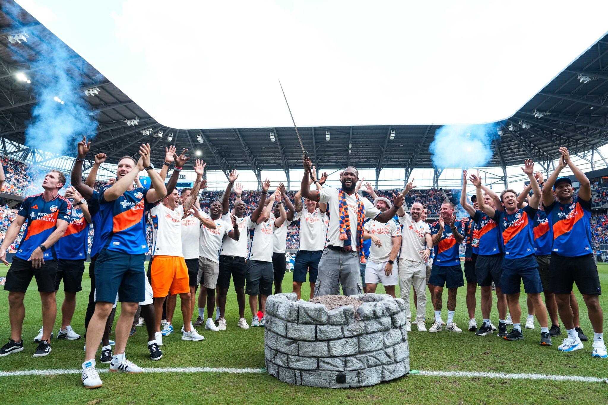 Kendall Waston recibe un homenaje especial del FC Cincinnati,equipo en el que militó entre 2019 y 2020.