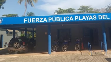 Mamá entregó a hijo sospechoso de apuñalar a joven de 16 años afuera de centro educativo