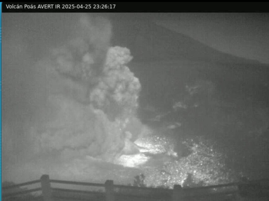 Volcán Poás hizo una nueva erupción la noche del viernes