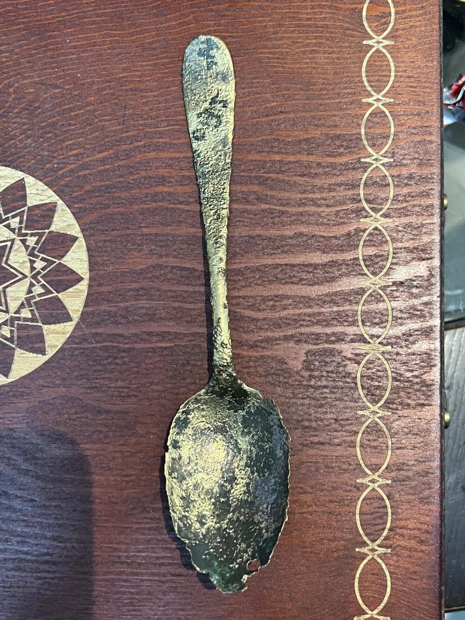 Buscar tesoros dejó de ser cosa de piratas y películas para David Molina Roldán, un vecino de San Juan de Dios de Desamparados que convirtió la curiosidad que heredó de su abuelita en una pasión que hoy lo lleva a recorrer el país entero