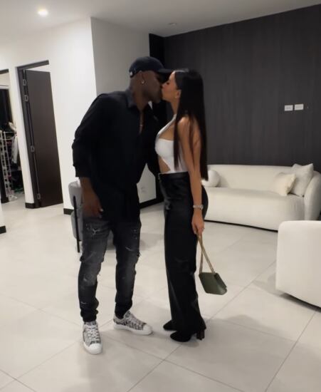 Este fue el momento más romántico de la noche previo a concierto de Aventura.