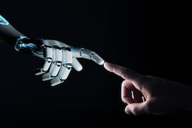 Robots desfilaron junto a modelos en una sorprendente pasarela en Seúl