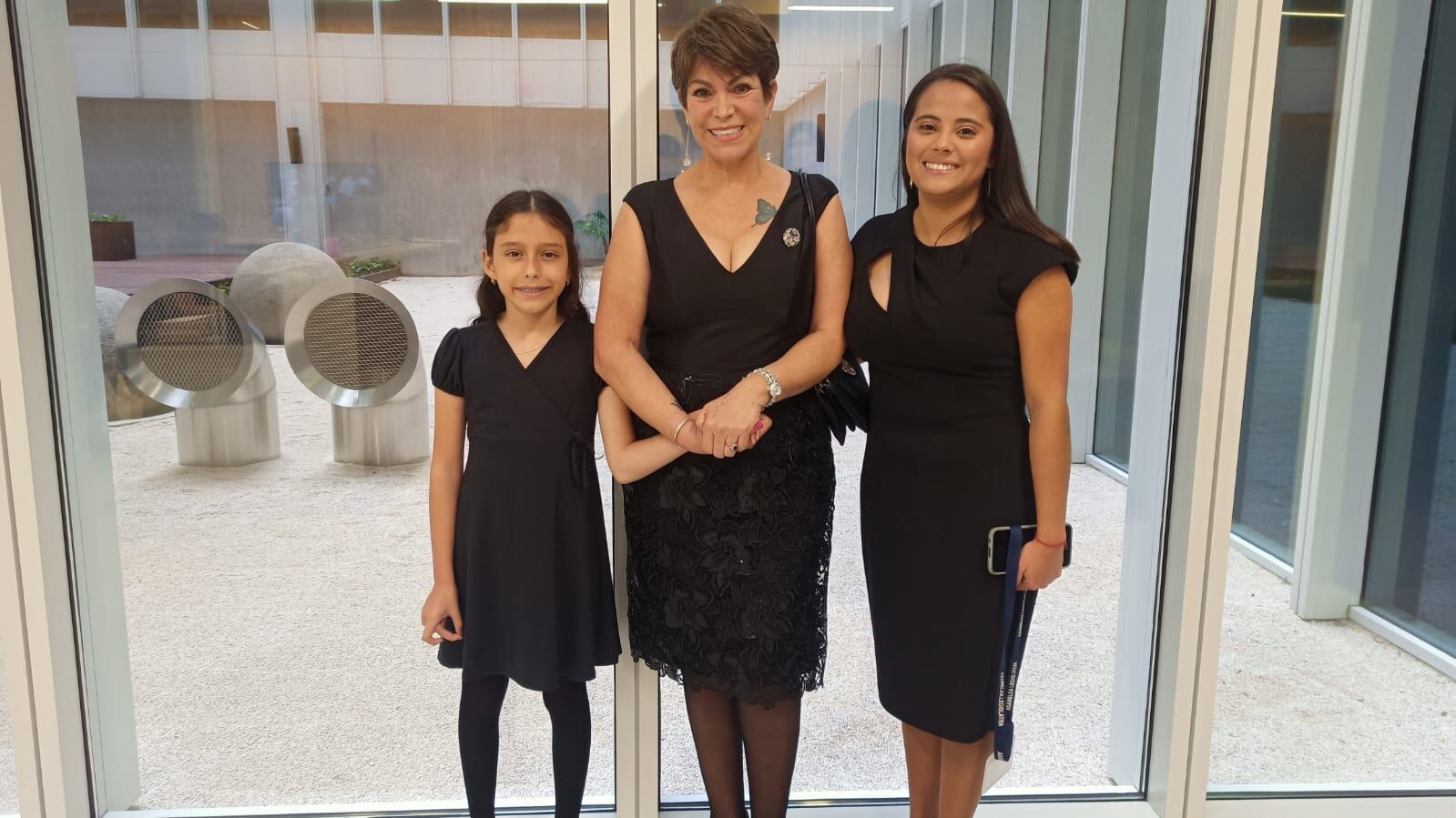 Diputado Manuel Esteban Morales Díaz del Partido Progreso Social Democrático acompañado de su familia