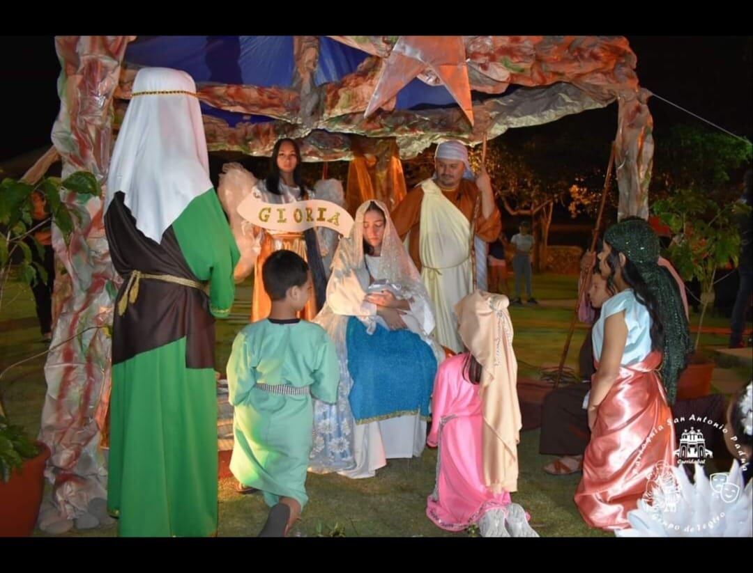 Grupo de parroquia de Curridabat que hace obras de teatro