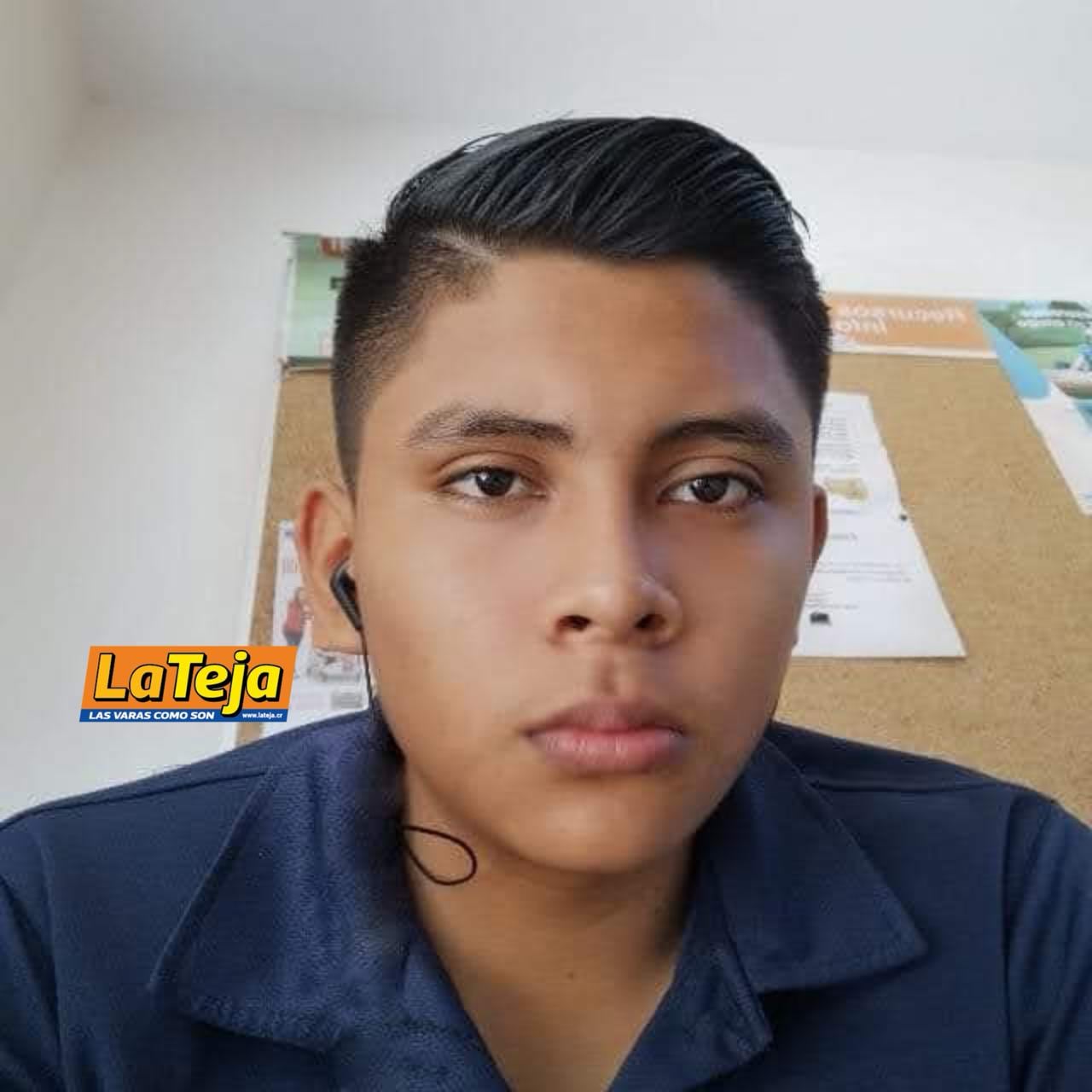 Bryan Rubén Aguinaga Amador, de 23 años, se esforzaba en la UCR y soñaba con sacar a su familia adelante, él murió golpeado por un árbol de 14 metros en la UCR. Foto: Karla Amador para La Teja