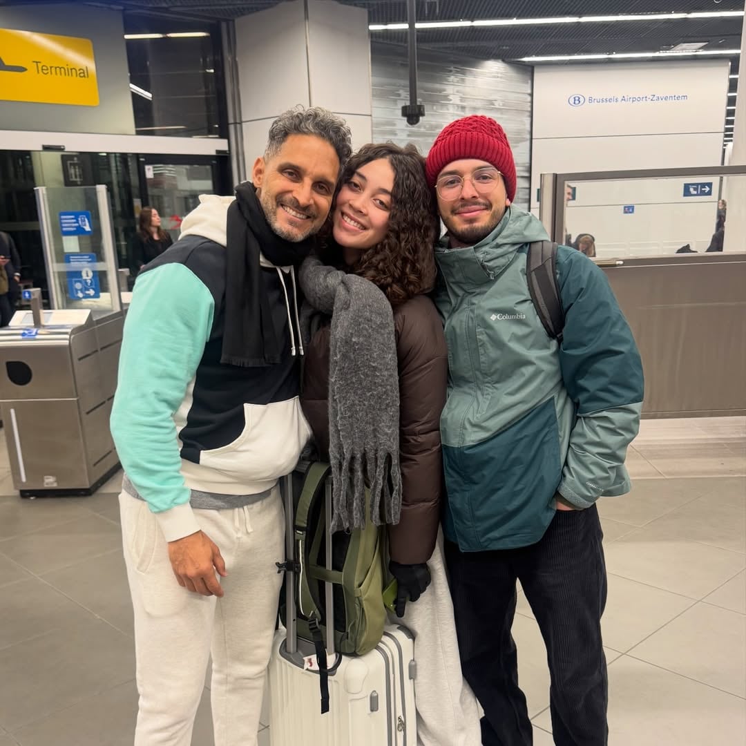 Bismarck Méndez, presentador de De boca en boca, junto a su hija Luciana.