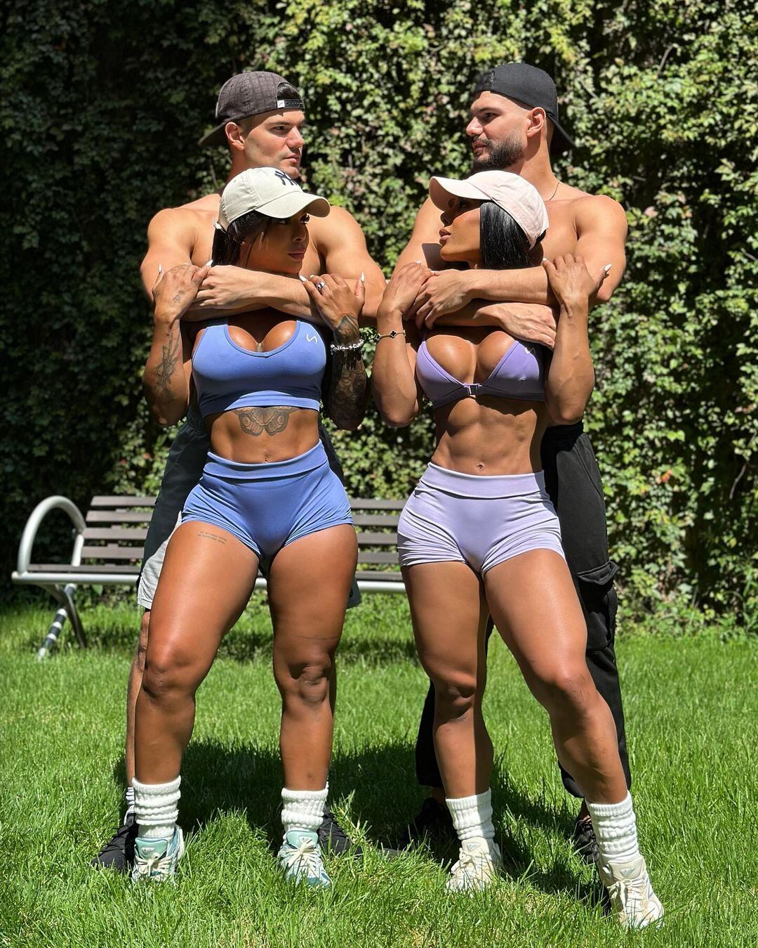 Douglas y Esteban Castillo salieron esta semana en redes muy cerquita de unas guapas y muy sexis gemelas puertorriqueñas quienes son muy famosas por razones diferentes.