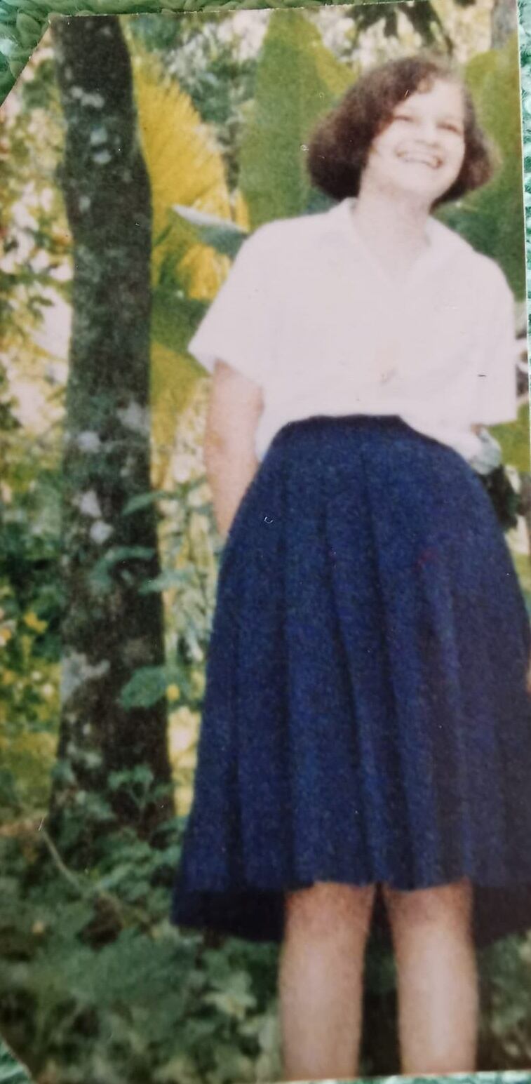 Karen Bolaños Lacayo es la niña que en 1987 salió en una foto arrecostada a la pierna del entonces presidente Óscar Arias