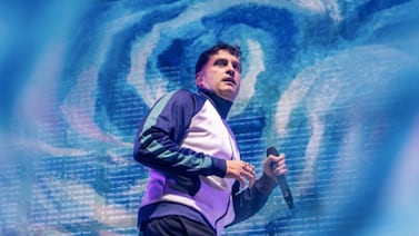 Video: Rapero Delaossa cayó desde 20 metros tras fallar su arnés durante un show