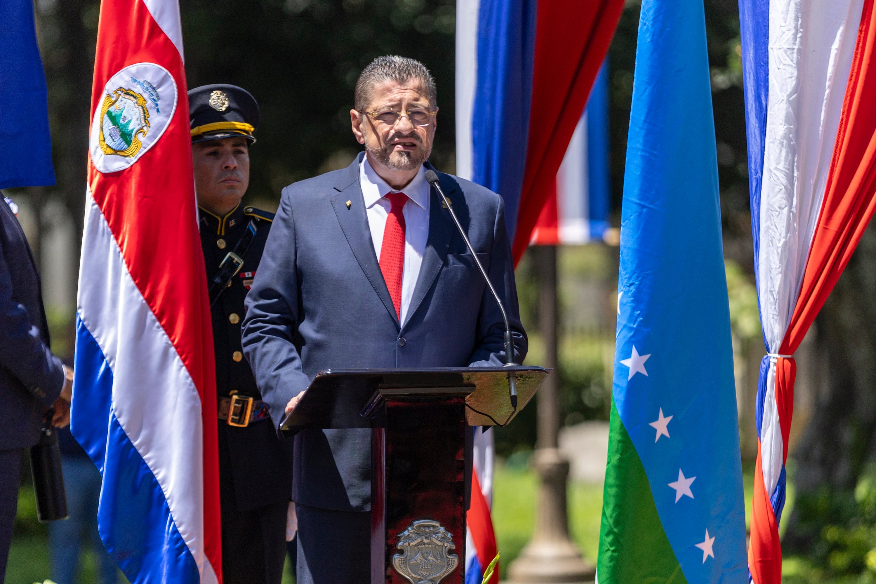 15/09/2024, San José, Paruqe Nacional y Avenida Segunda, celebración del acto cívico de los 203 años de independencia y el desfile de las bandas de las escuelas y colegios de San José, en el acto cívico estuvo el presidente de la república Rodrigo Chaves junto a la primera dama Signe Zeikate, y el alcalde de San José, Luis Diego Miranda, tambien ministros y diputados junto a varios diplomaticos.