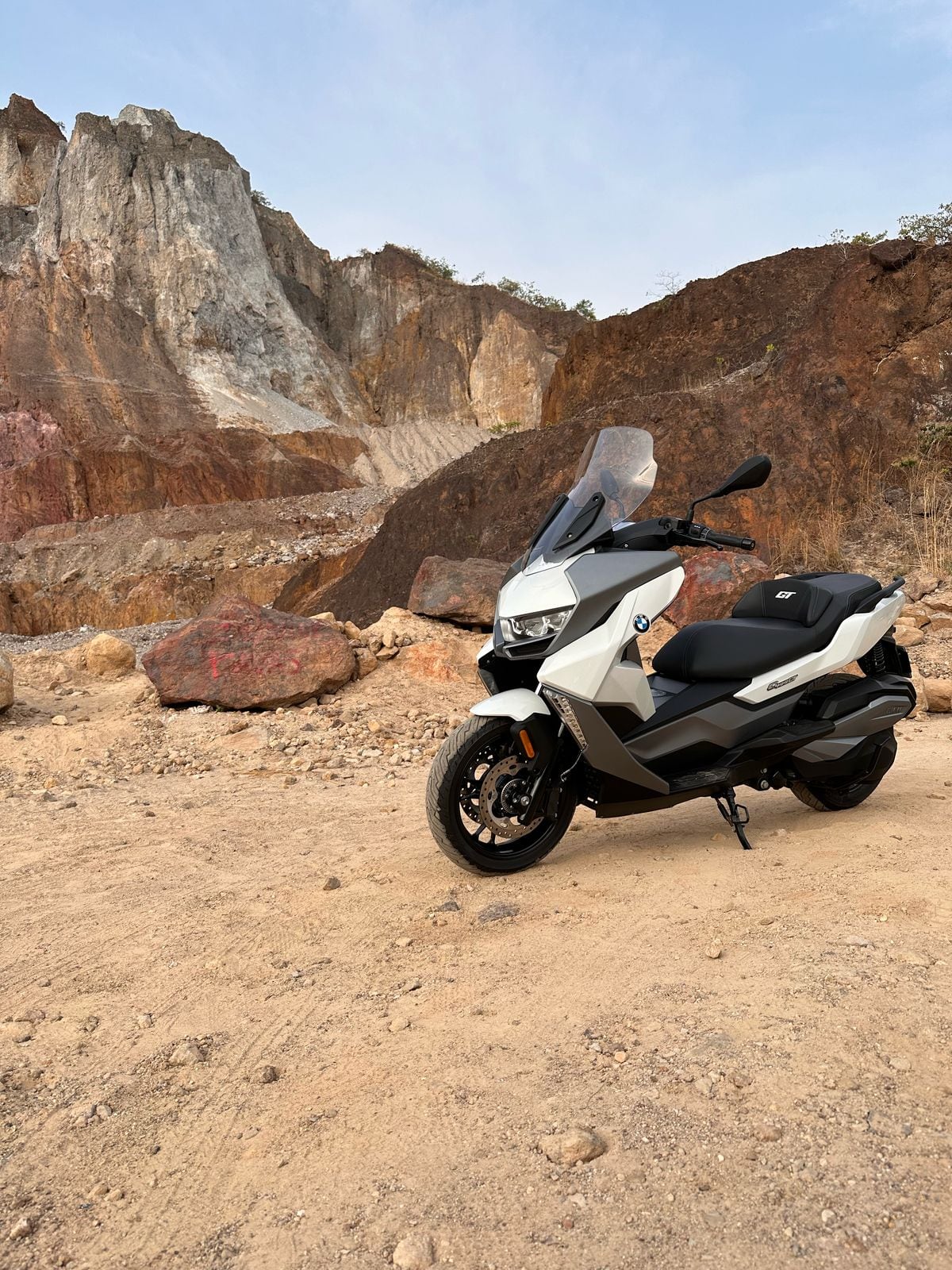 Fabiola Montoya es dueña de una espectacular moto BMW C400-GT.