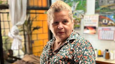 Costurera encontró en la máquina de coser el arte que soñó tener sobre un escenario