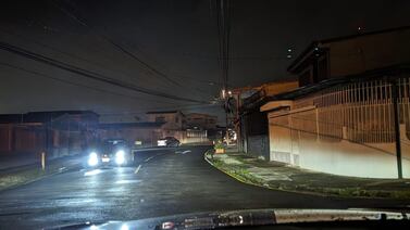 Increíble chispero en tendido eléctrico causa conmoción en vecina de Tibás, vea y sorpréndase