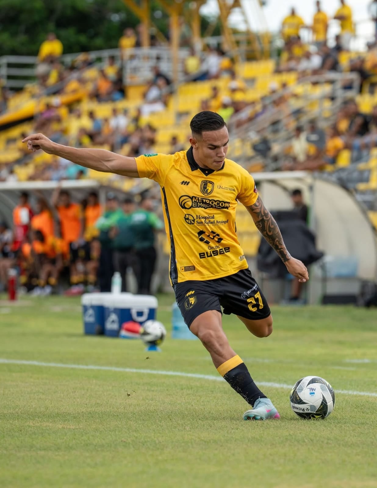 Adrián Chevez estará fuera de las canchas entre 3 y 4 meses.