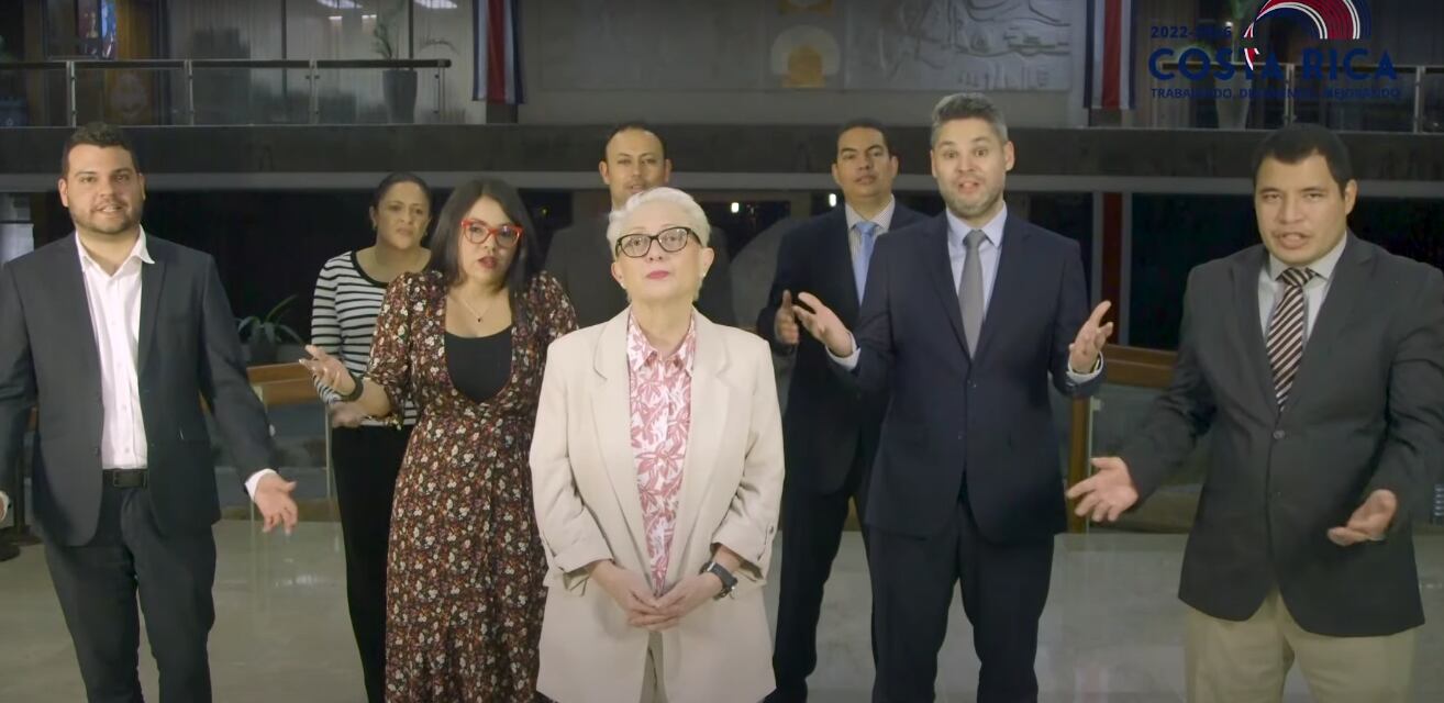 En el video de "no entendemos", que se publicó en mayo del 2022, la entonces ministra Patricia Navarro aparece al frente de la toma. A su lado derecho se observa a Jorge Rodríguez Vives, entonces jefe de despacho del presidente Rodrigo Chaves.