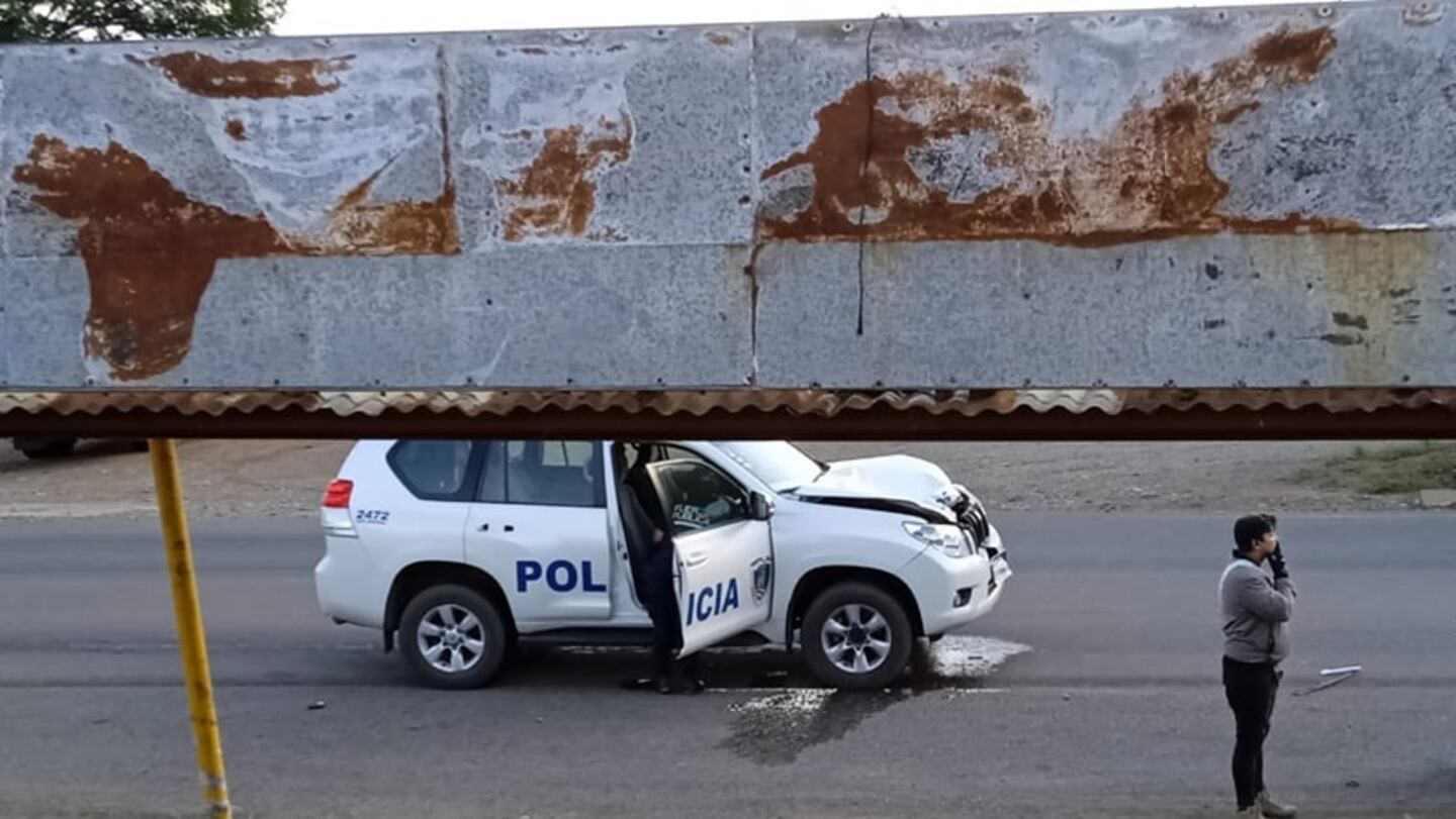 Mujer intenta cruzar la calle y muere atropellada por una patrulla de ...