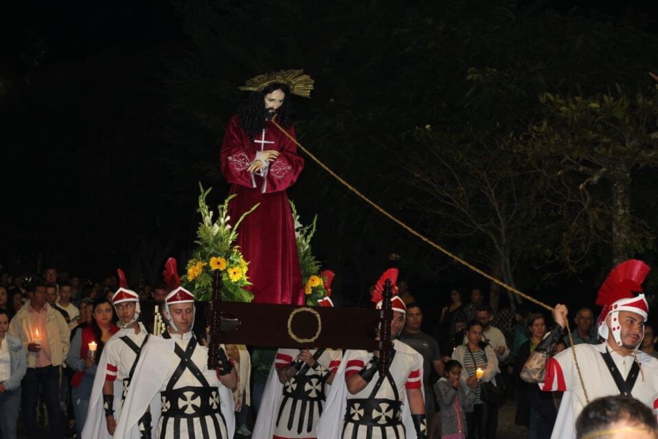 En Cachí, un rinconcito hermoso del cantón de Paraíso, en Cartago, se vivió una historia que muy pocos conocen, pero que refleja el poder de la fe, la creatividad y la unión de una comunidad