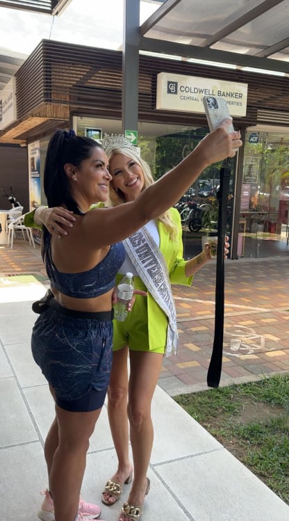 Modelo Karla Ortiz, reina del Mrs Universe Costa Rica, concurso de belleza para señoras