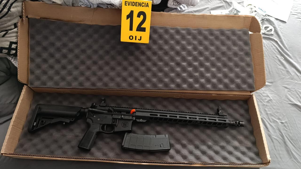 Dos españoles de apellidos León, de 41 años y Gómez de 42 años residentes en Costa Rica vivían entre lujos los cuales fueron decomisados por el OIJ. Foto: OIJ