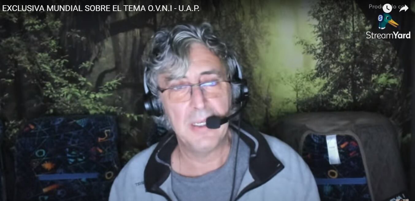 El experto español en el fenómeno Ovni, Alberto Casás, publicó un video que le pasó uno de sus colaboradores en el cual se ve una bola de luz que “juguetea” en el cielo saltando de un lugar a otro, prendiéndose y apagándose.