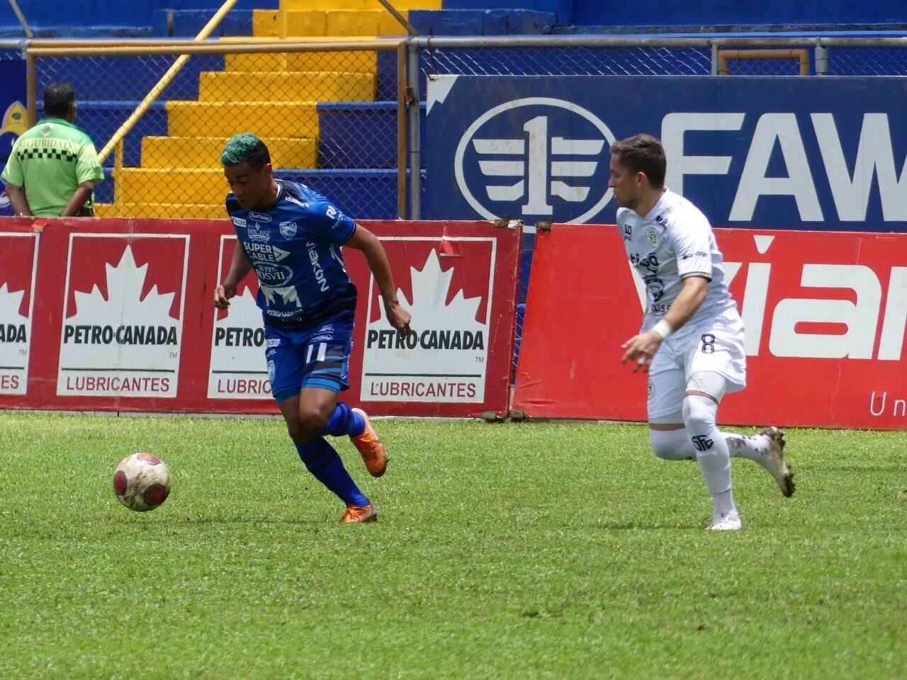 Grecia derrotó a Sporting 2-0. Prensa MG.
