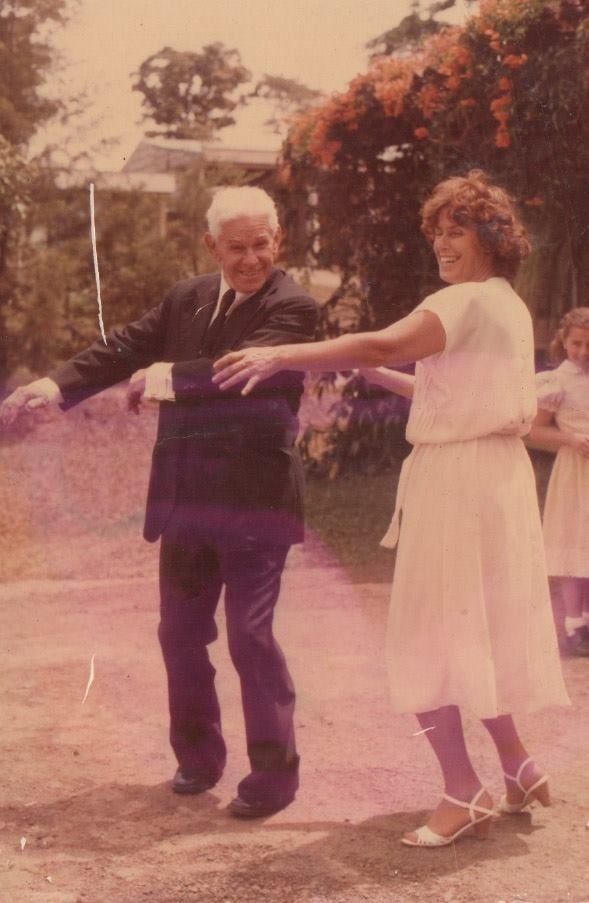 Nietas de Alejandro Morera Soto recibieron a delegación del Real Madrid en su restaurante.