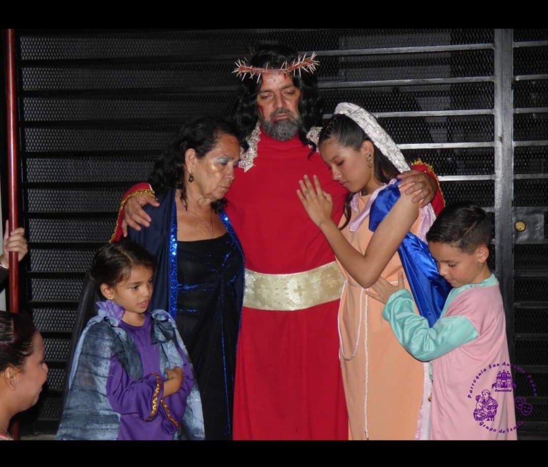 Grupo de parroquia de Curridabat que hace obras de teatro