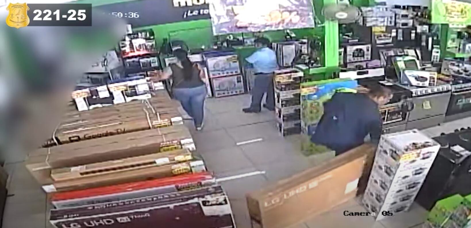 Las fechorías del grupo quedaron grabadas en una cámara del local.