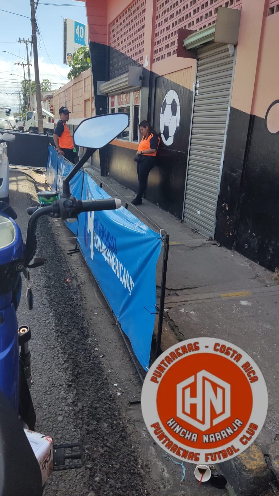Por ratos había gente comprando entradas en las boleterías del estadio chuchequero. Cortesía Hincha Naranja.