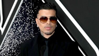 Rauw Alejandro lo hará viajar al pasado y le erizará la piel con “Cosa Nuestra”