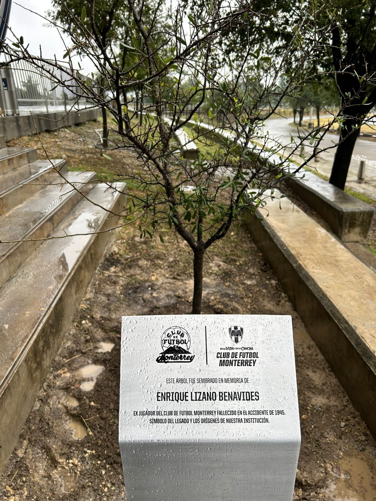 Enrique Lizano fue un costarricense que jugó para el Herediano y falleció en México en 1945 jugando para el Monterrey.