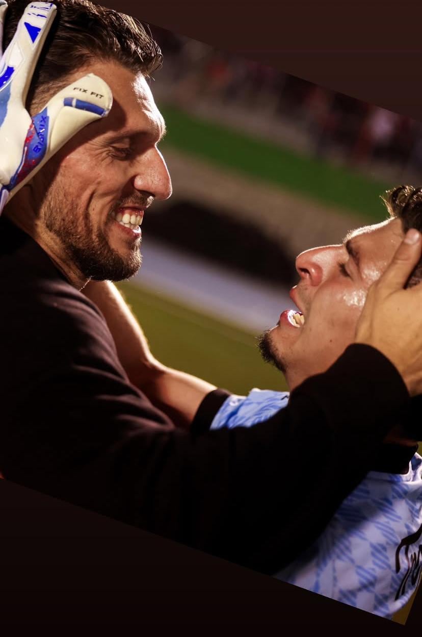 Washington Ortega celebró en grande junto a Bayron Mora.