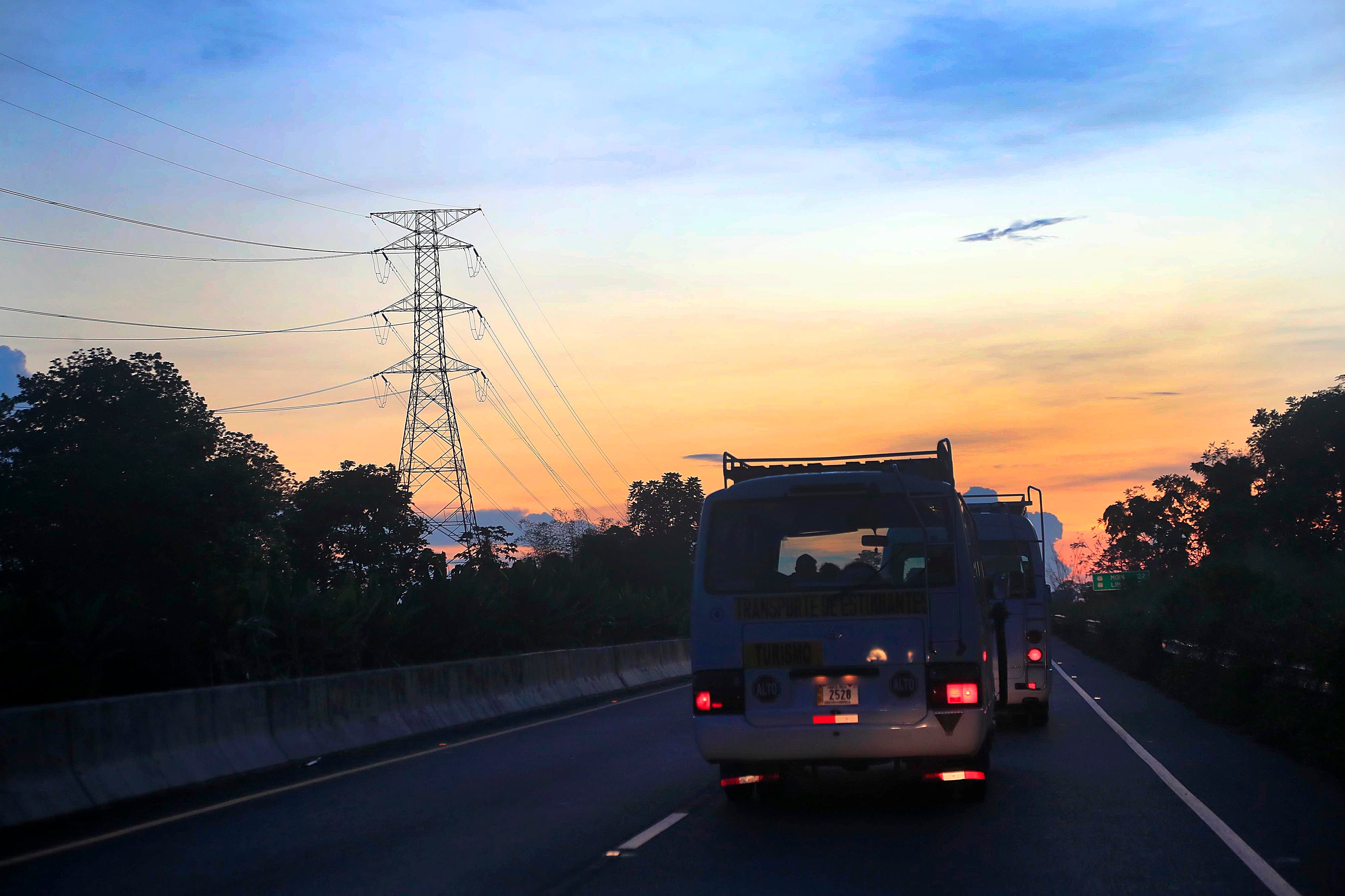 14/10/2023 Limón. Desde muy tempranas horas del día se vivió este sábado, en el atlántico de nuestro país, un gran ambiente en relación con el esperado eclipse anular de sol. Cientos de costarricenses se trasladaron a las playas del caribe sur para contemplar el anunciado acontecimiento astronómico del año, desde la parcialidad esperada para entre alrededor de las 10:15 a.m. y 1:50 p.m., pero sobre todo el punto de mayor esplendor apenas unos minutos después del mediodía. Foto: Rafael Pacheco Granados
