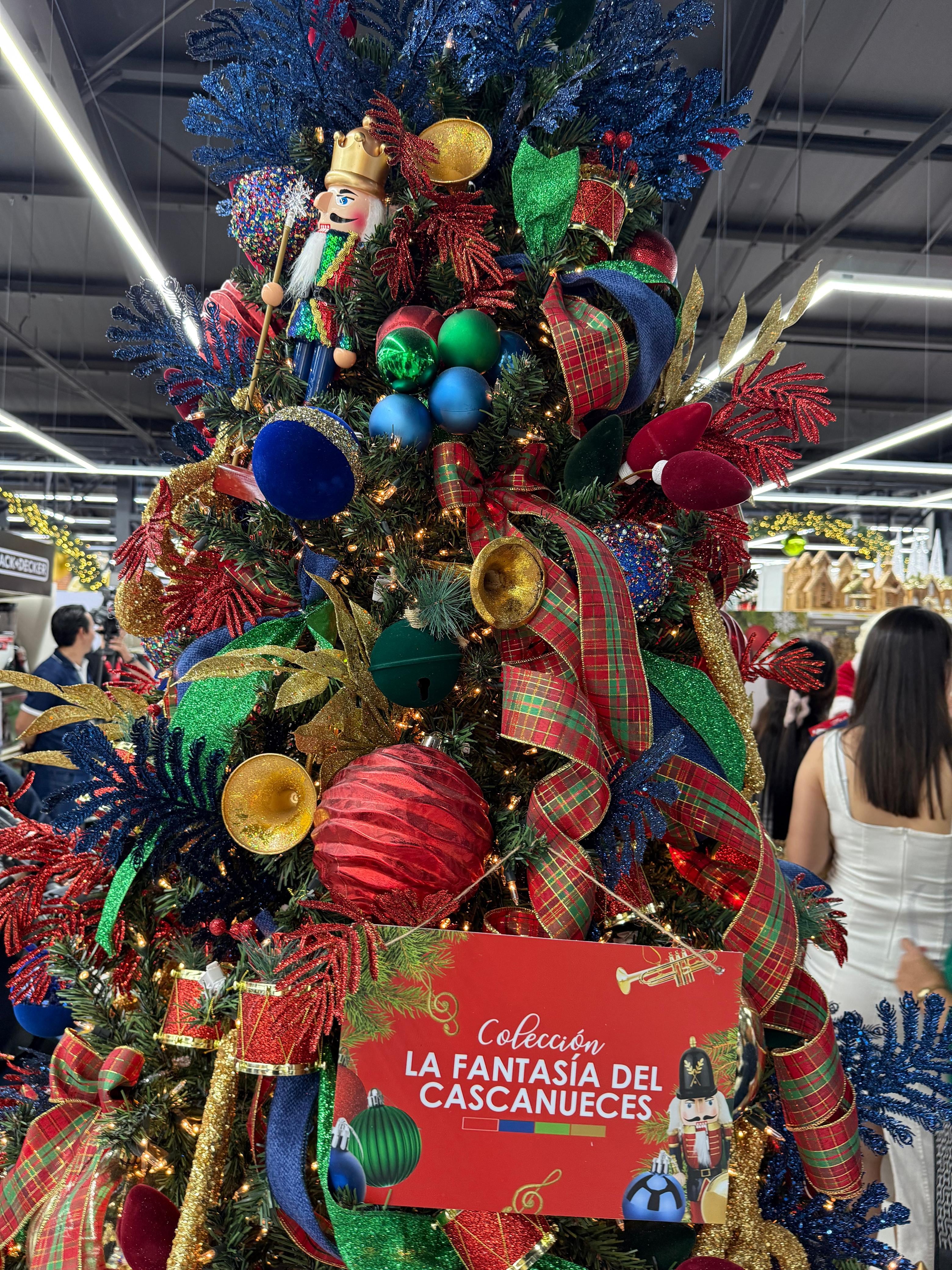El 25 de setiembre las Tiendas Universal inauguraron la Navidad 2025.