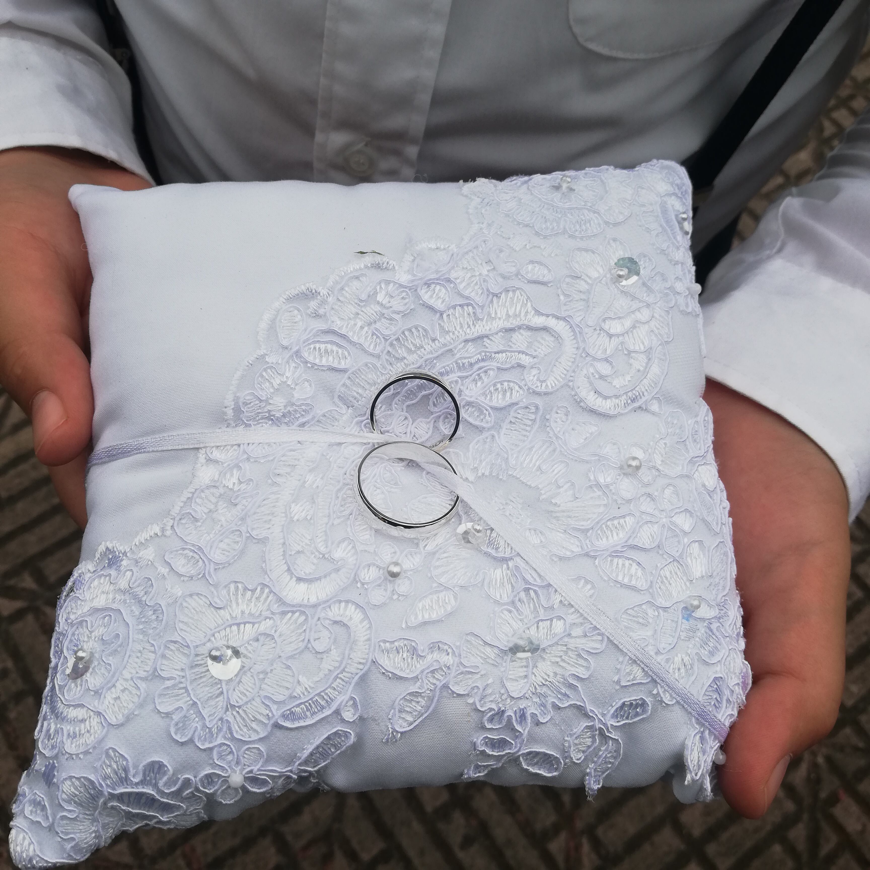 A las once de la mañana de este sábado 20 de marzo, Jendry Quesada Ulloa, se casó con José Andrés Obando Díaz, después de haber pospuesto la celebración en dos ocasiones anteriores por culpa del covid-19.