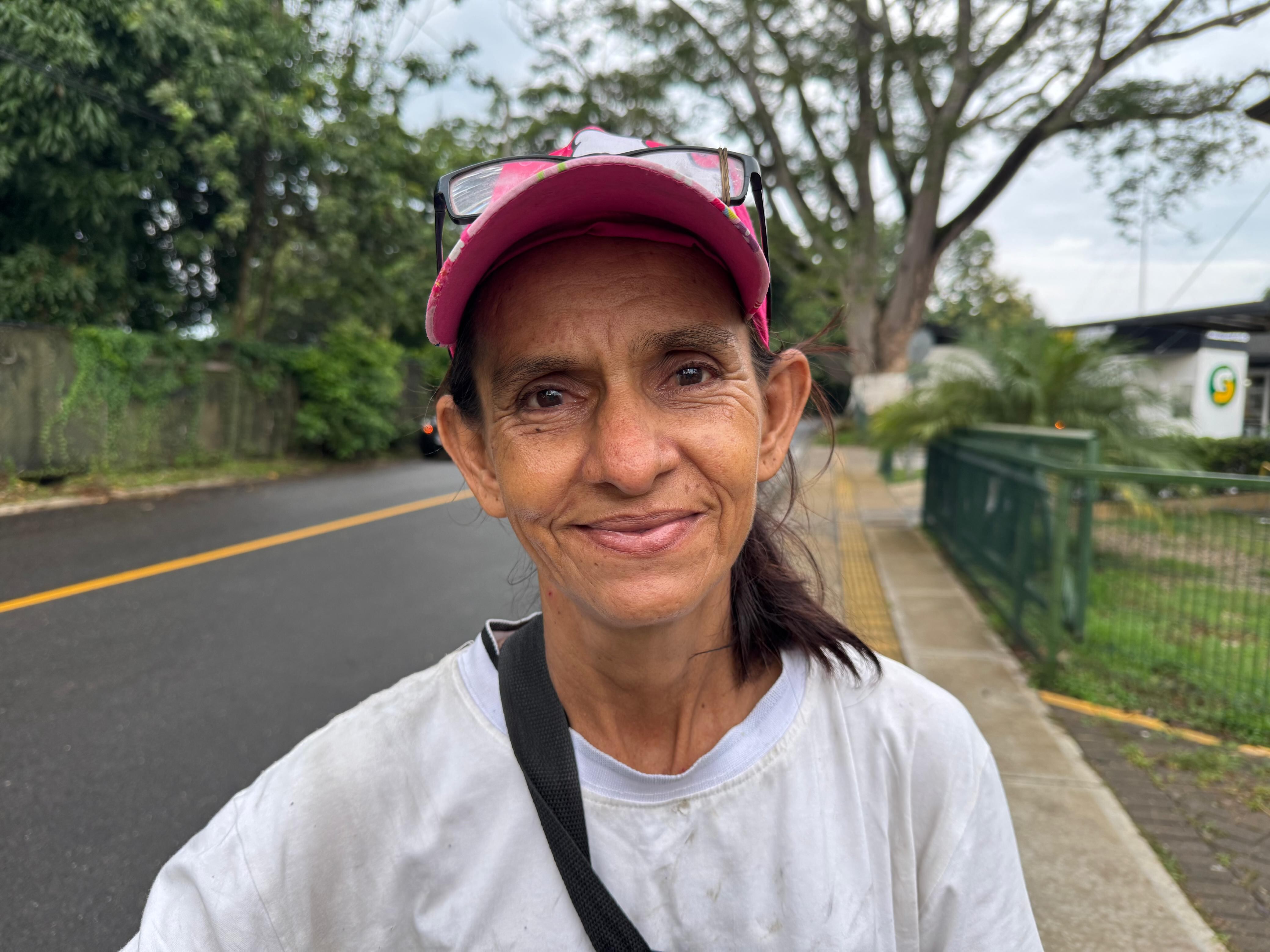 Darling sale todos los días a las 6 a.m., a ofrecer sus productos.