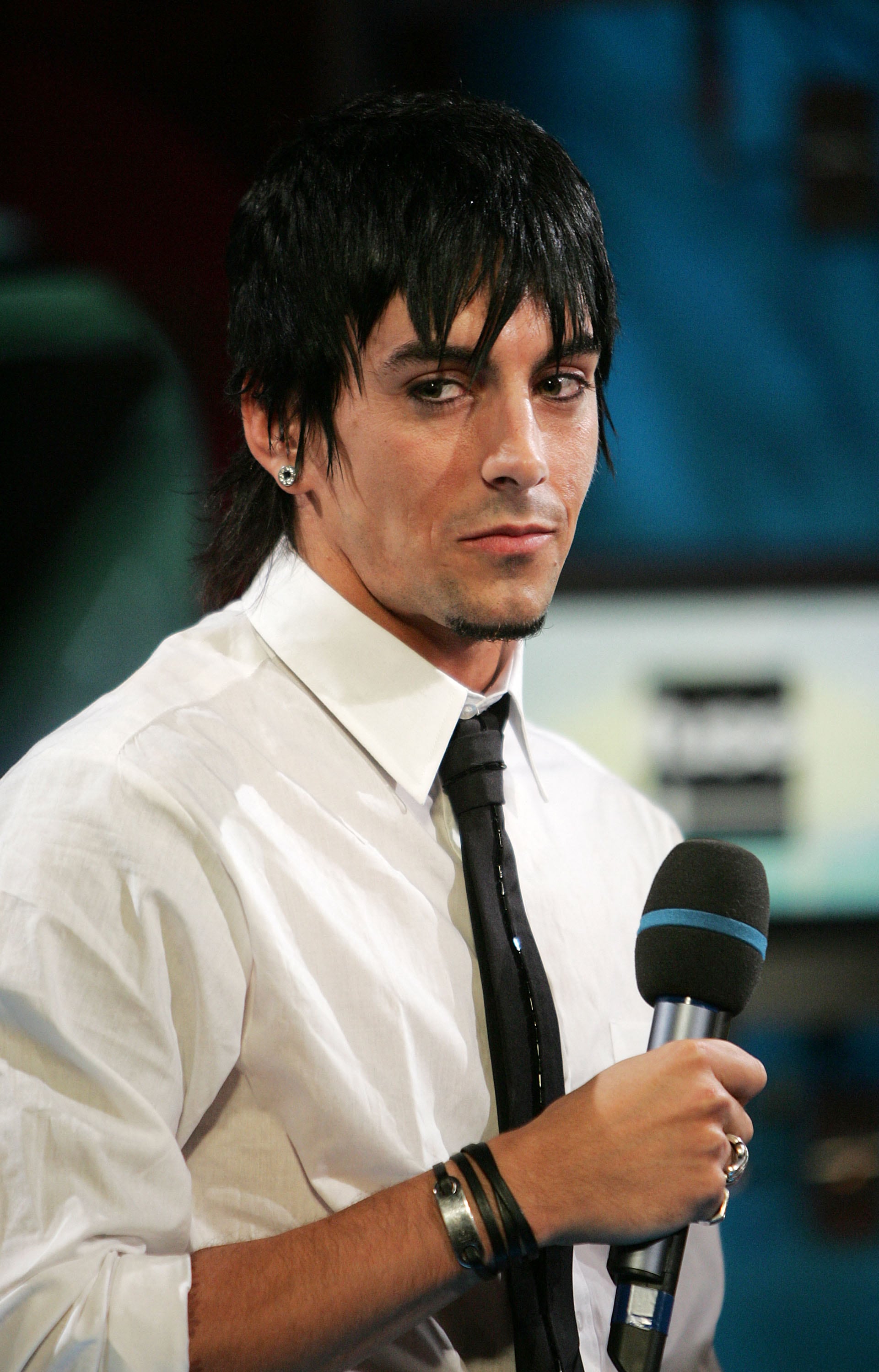 NUEVA YORK – 13 DE JULIO: Ian Watkins, de la banda Lostprophets, apareció en el escenario durante el programa Daily Download de Fuse TV, grabado en los estudios de Fuse el 13 de julio de 2004 en la ciudad de Nueva York. (Foto: Scott Gries/Getty Images) Pie de foto local Ian Watkins (Foto de Scott Gries / Getty Images North America / Getty Images vía AFP)