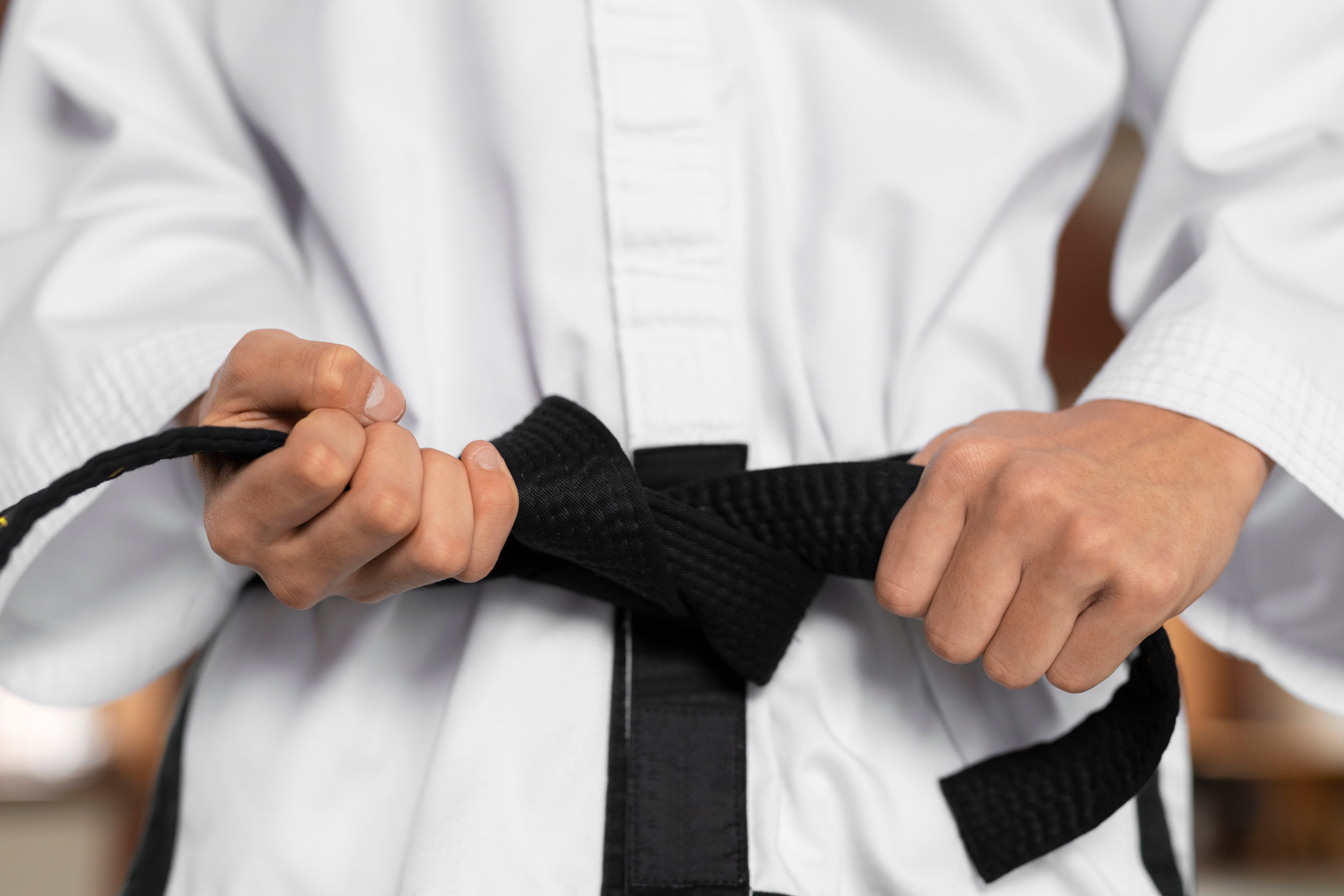 Una joven de 19 años presentó una denuncia contra el presidente de la Federación Costarricense de Taekwondo y un profesor por aparente abuso sexual y psicológico. Fotos tomadas de freepik.